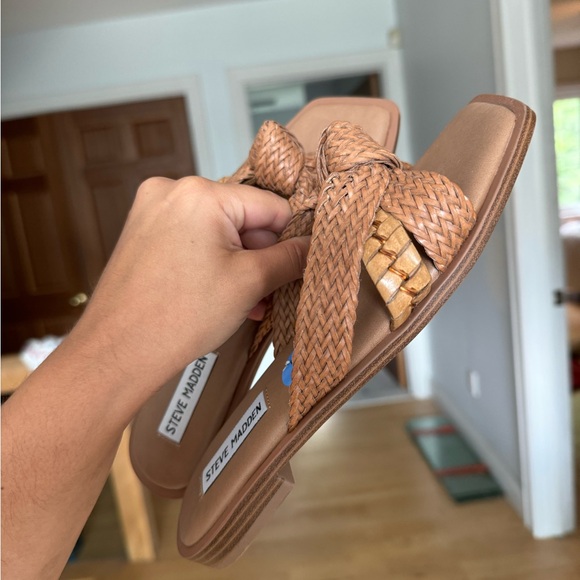 STEVE MADDEN | Brown/Tan Knot Sandal - Picture 2 of 5